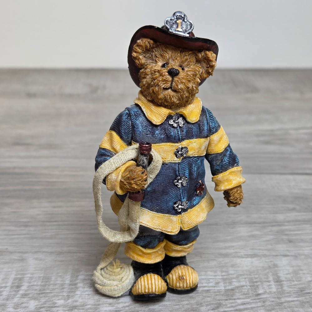 Boyd Shoe Box Bear Fireman Frank Full Rescue Uniform & Hose Arm Move IE/3467